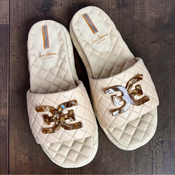 Sam Edelman Shoes - Sam Edelman Kardinda Sandals Sz 6M Cream Quilted Emblem Slides Minimalist NWOB